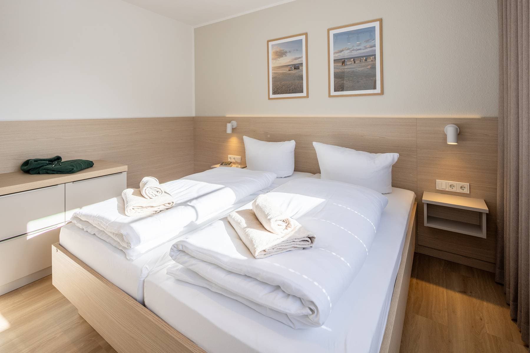 Ferienwohnung Riedgras 1 – Doppelbett im Schlafzimmer