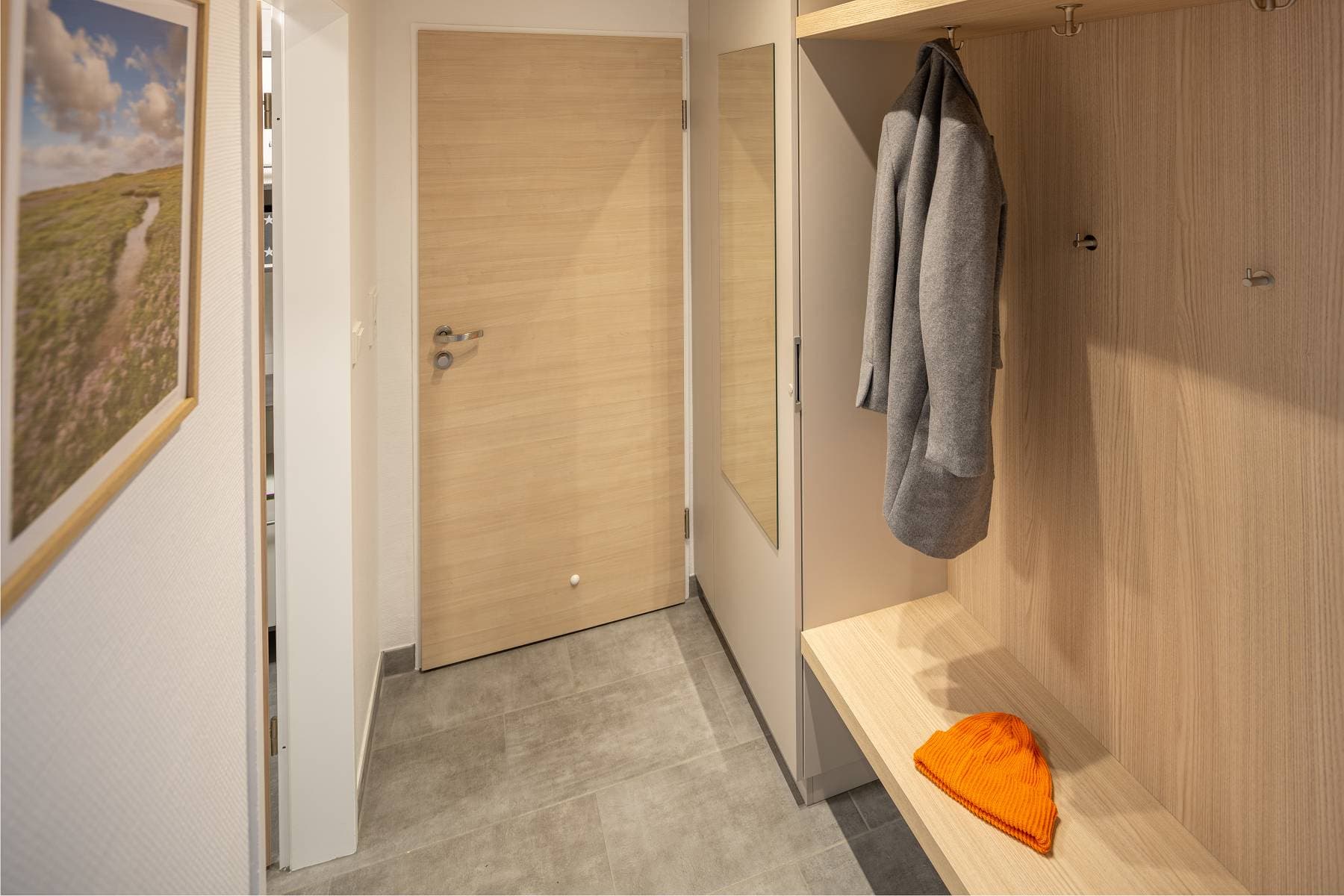 Ferienwohnung Riedgras 2 – Flur mit Garderobe