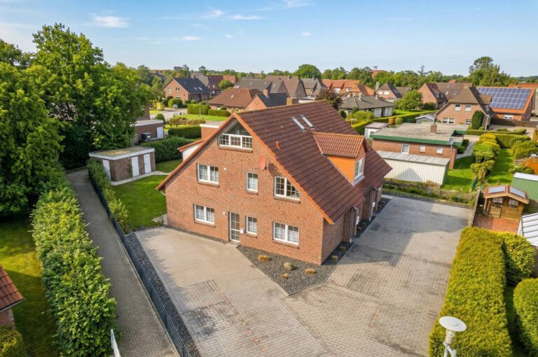 Aussenansicht des Riedgrashauses Norddeich von oben