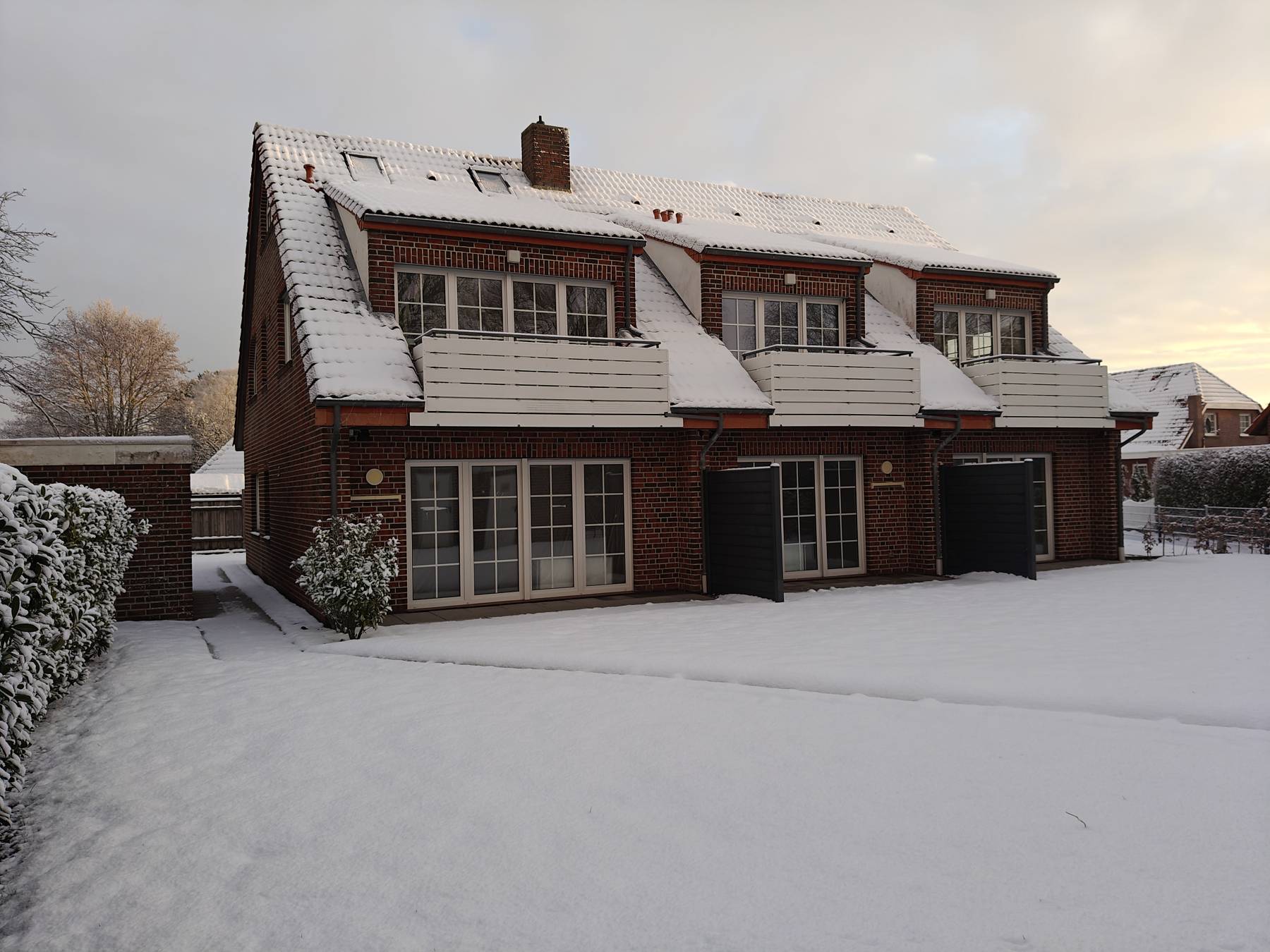Das Riedgrashaus im Schnee – weiter geht es.